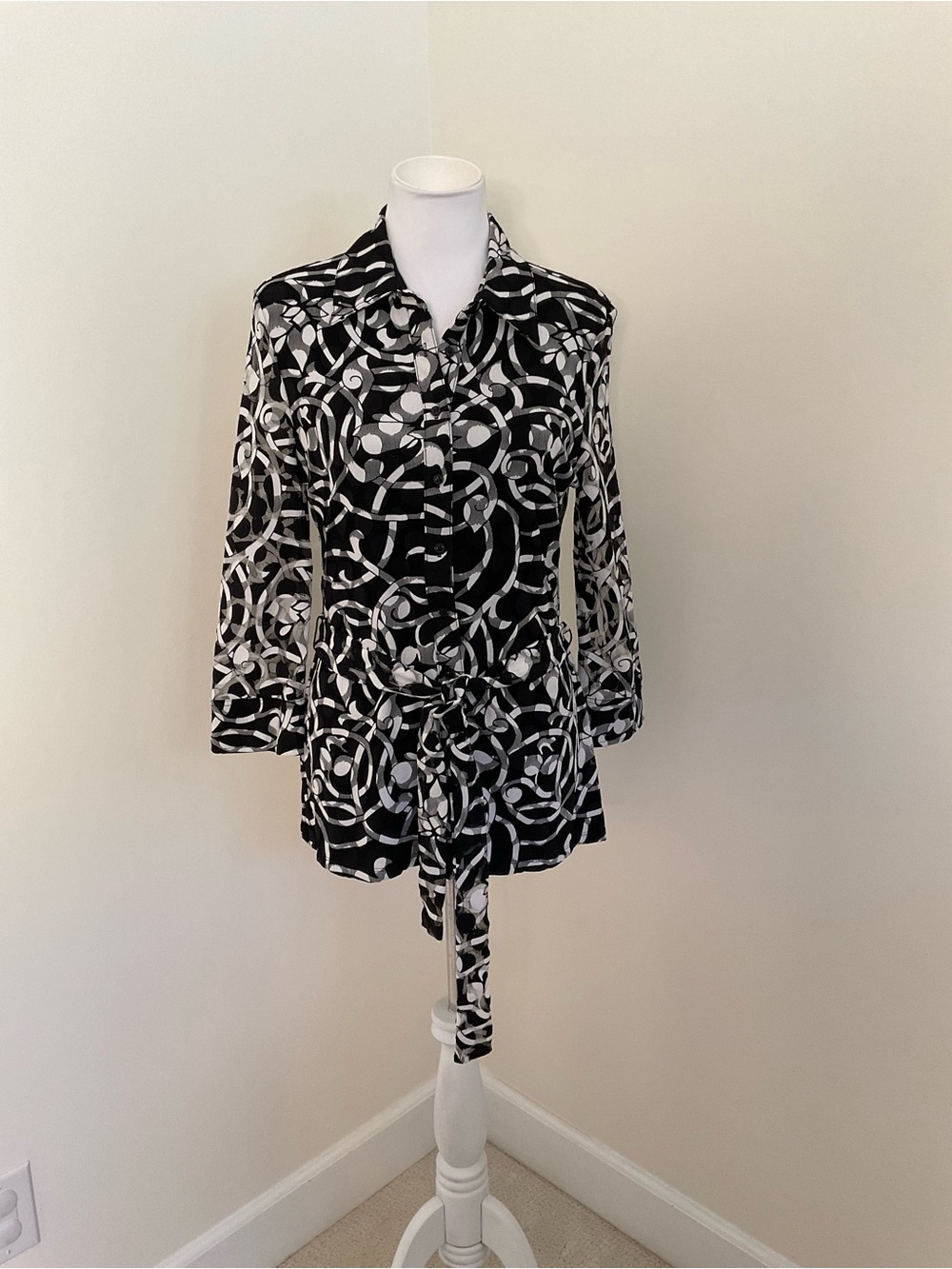 NWT INC International Concepts Black & White Graphic Print Tunic Shirt